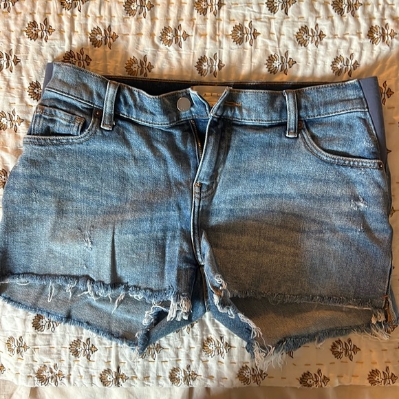 Hatch Cutoff Blue Denim Maternity Jean Shorts - Picture 3 of 4